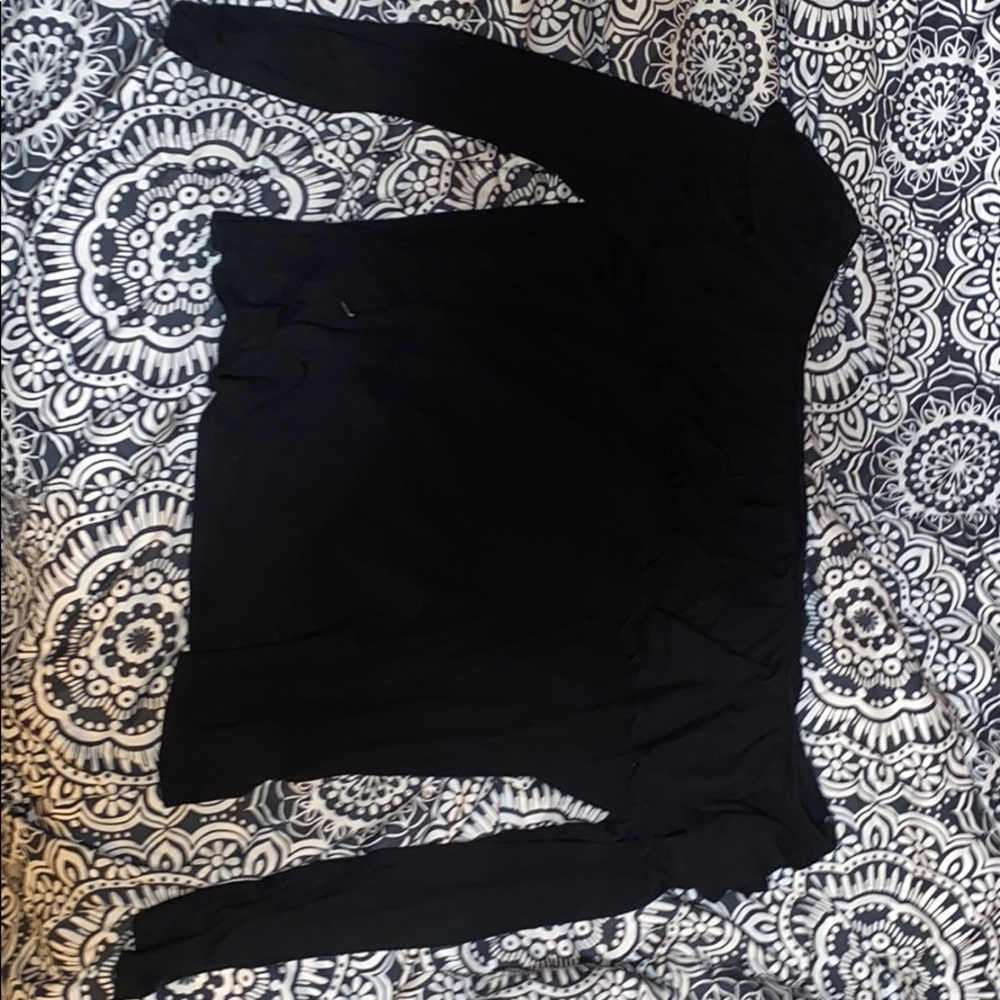 🧸3 for $15🧸Forever 21 Black Off the Shoulder Top